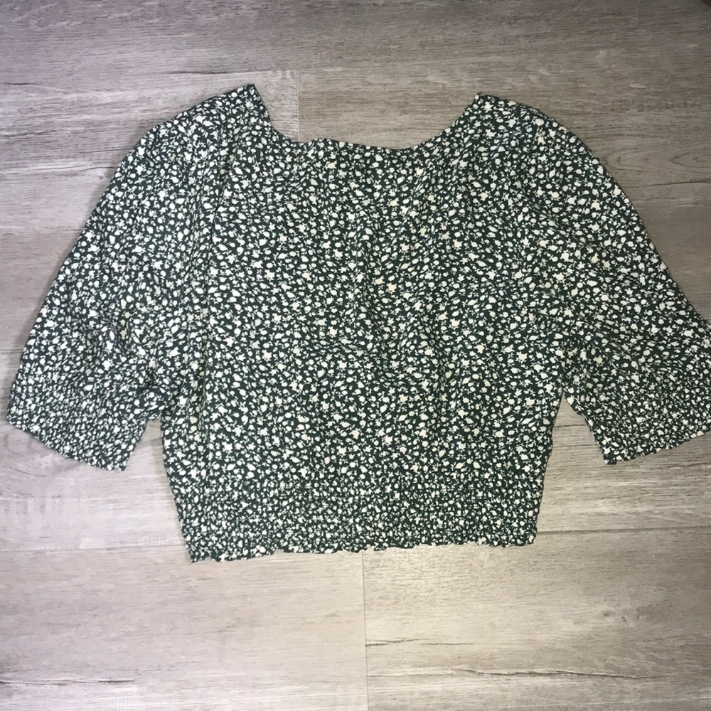 Cute green & cream crop top - Picture 6 of 6